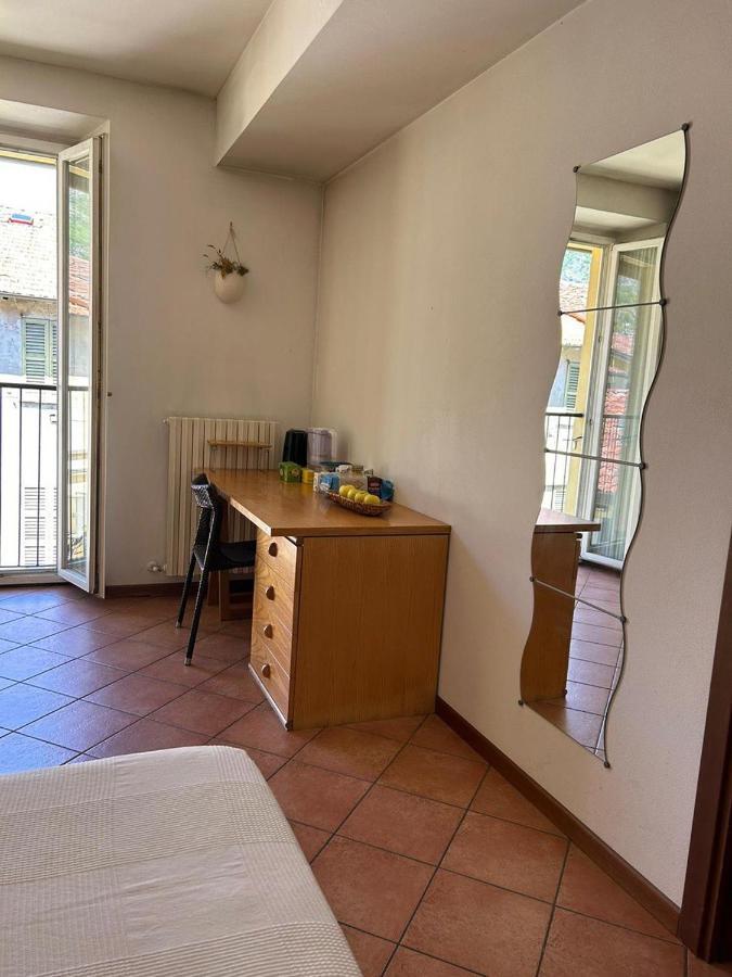 Lecco Only Females Guest House Exteriör bild