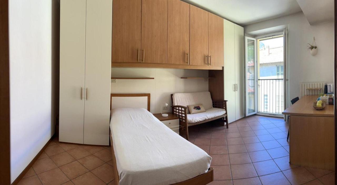 Lecco Only Females Guest House Exteriör bild